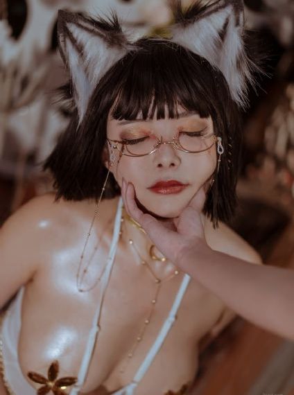欧美明星深v礼服_720最新电影在线观看